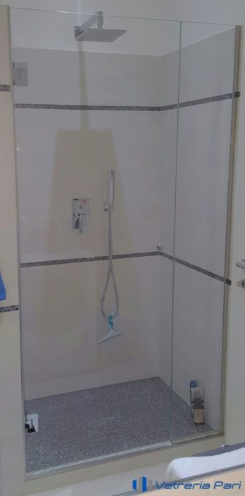 Box doccia con anta a battente in vetro extrachiaro Misano Adriatico